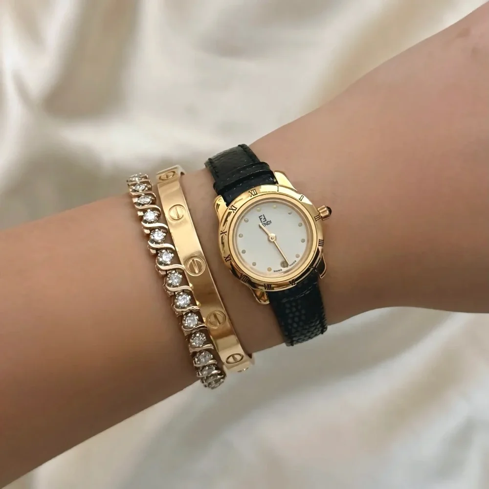 AUTHENTIC VINTAGE FENDI INTERCHANGEABLE BEZEL LEATHER WATCH RARE - Picture 2 of 8